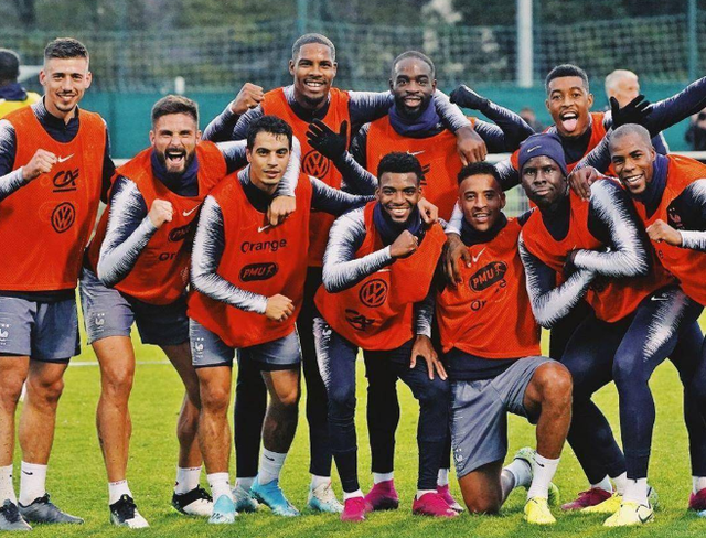 爱游戏APP官网关于山东男篮训练开放日；国际比赛日单刀错失引欢呼；法甲在即；年轻球员得到机会的信息